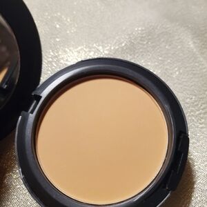 MAC Cosmetics Smooth Finish Foundation - Warm Beige